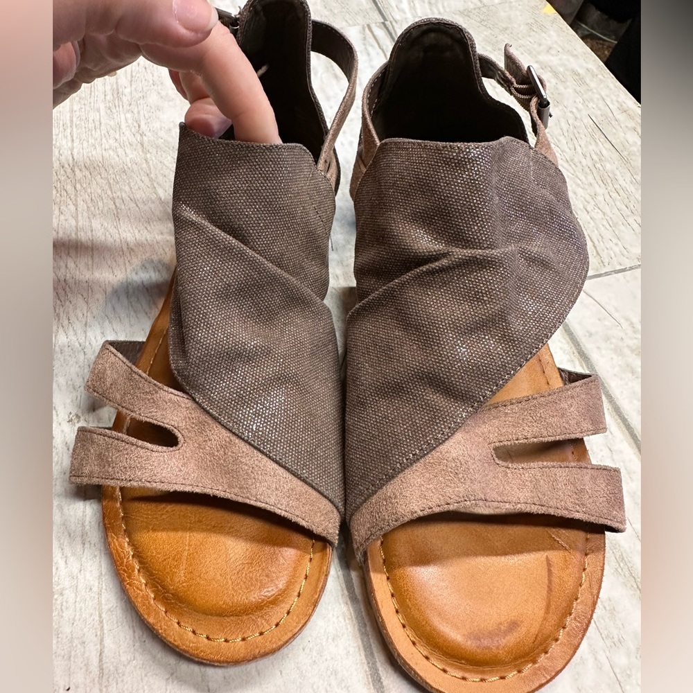 Not rated 8.5 open toe sandals